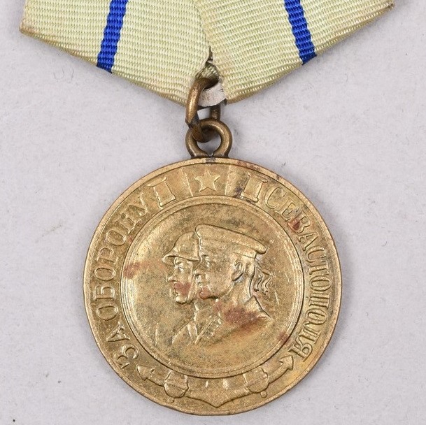Russia WWII Medal for the Defense of Sevastopol Type 1