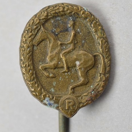 Riders badge in Bronze, 16 mm Miniature.
