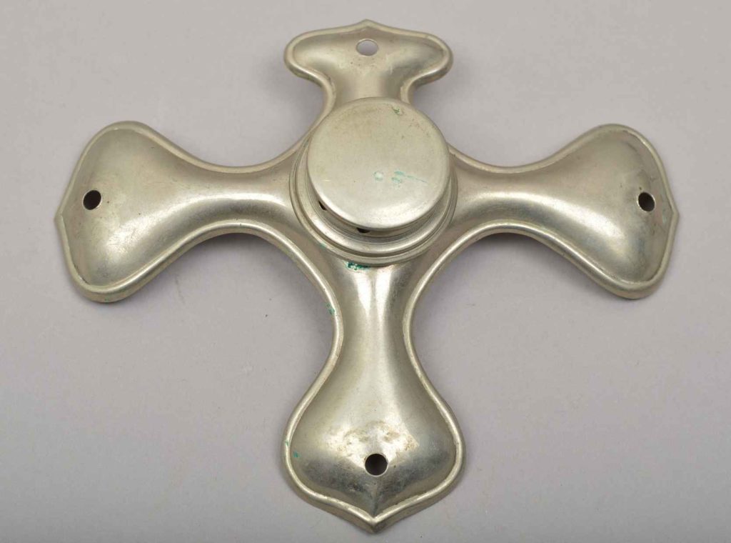 Pickelhaube Crusiform spikebase in silver.