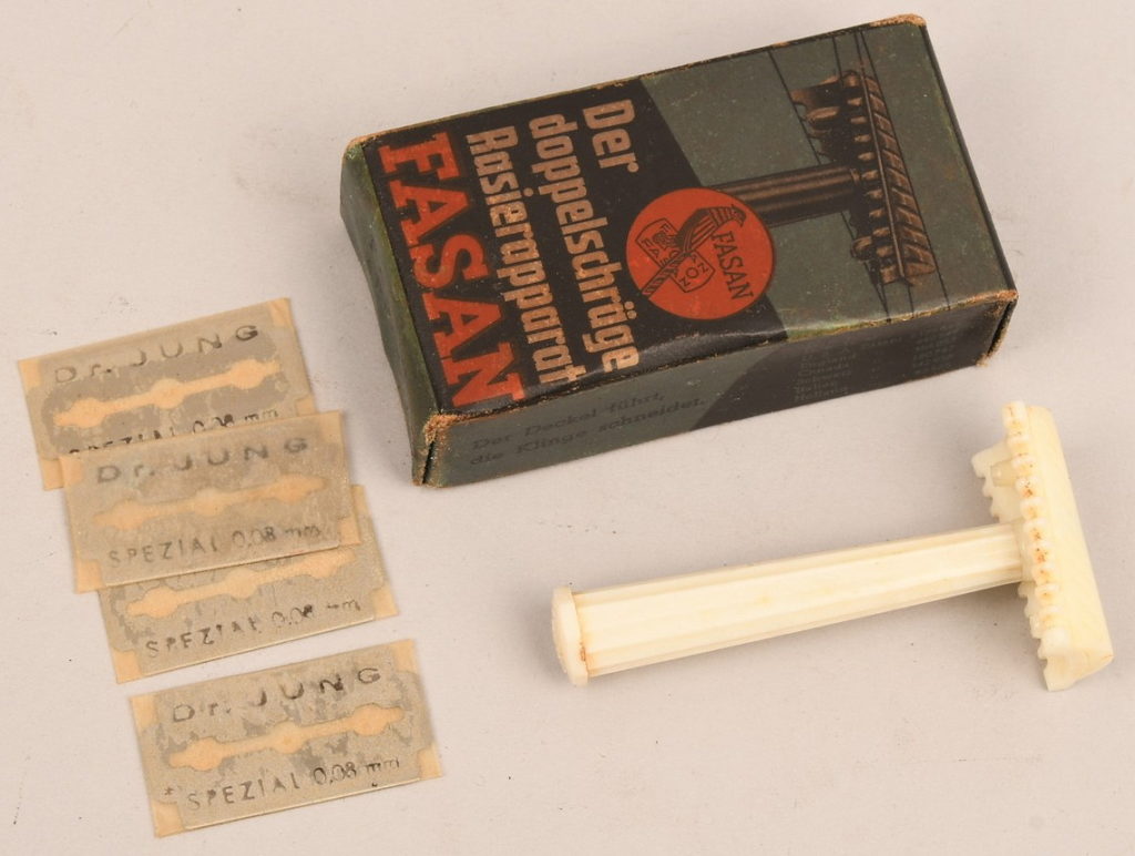 Shaving Razor with original Cardboard Box 