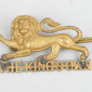Brittish WWI / WWII "The Kings Own" Cap Badge