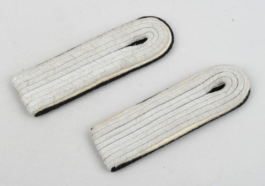 Waffen-SS Untersturnführer's Shoulder Straps